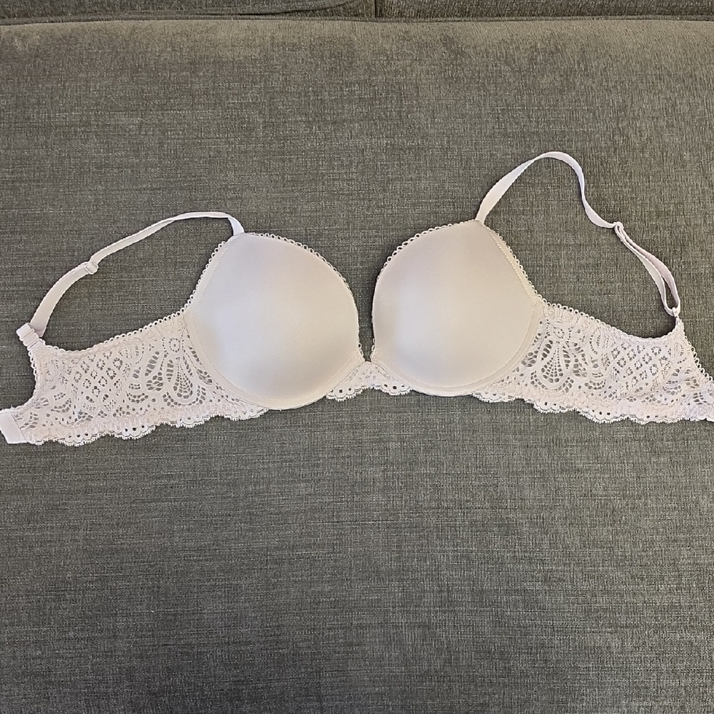 Victoria's Secret Lace Bra in Cream